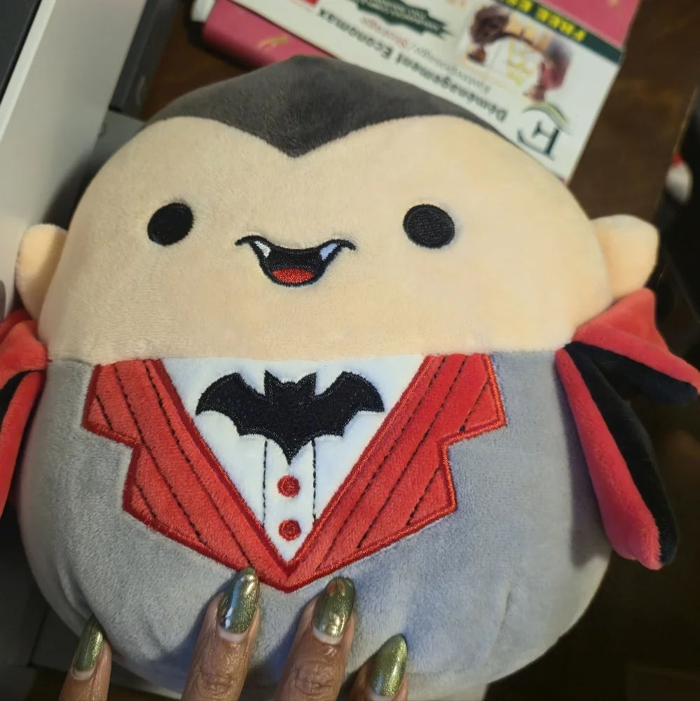 New Squishmallow Vlad Vampire And Halloween Cat - Picture 3 of 3
